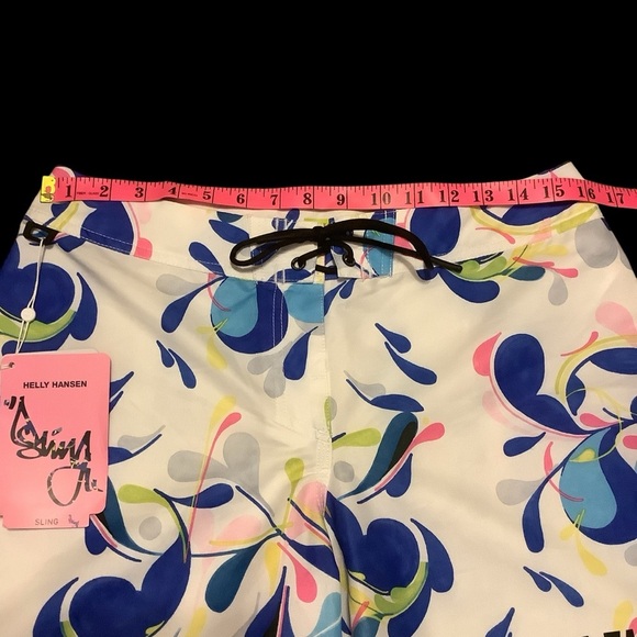 HELLY HANSEN SLING WHITE WITH FLORAL PRINT BOARD SHORTS/ NWT/ Size M - Picture 5 of 10